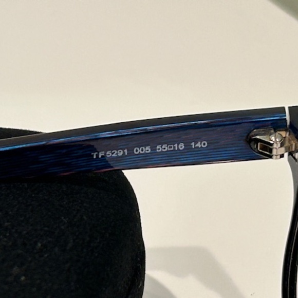 Tom Ford Cat Eye Glasses for Prescription Lenses - Previously Owned - Picture 5 of 8